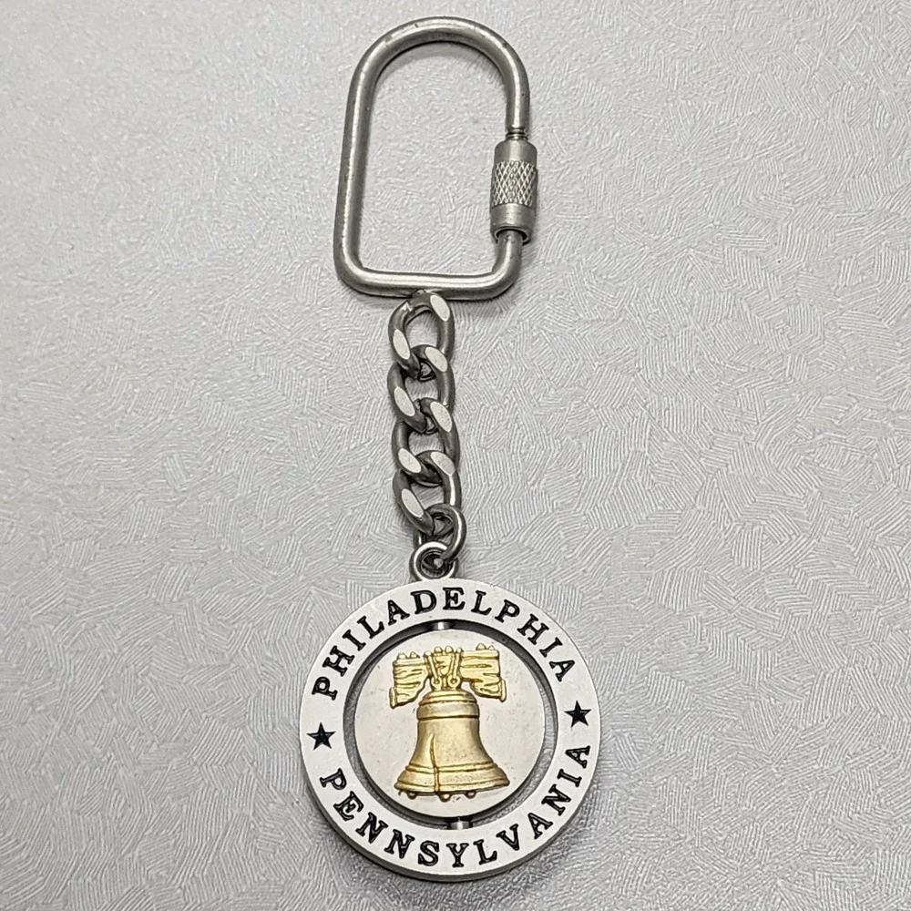 Vintage Philadelphia PA Spinning Keychain Center Collectible Silver Gold